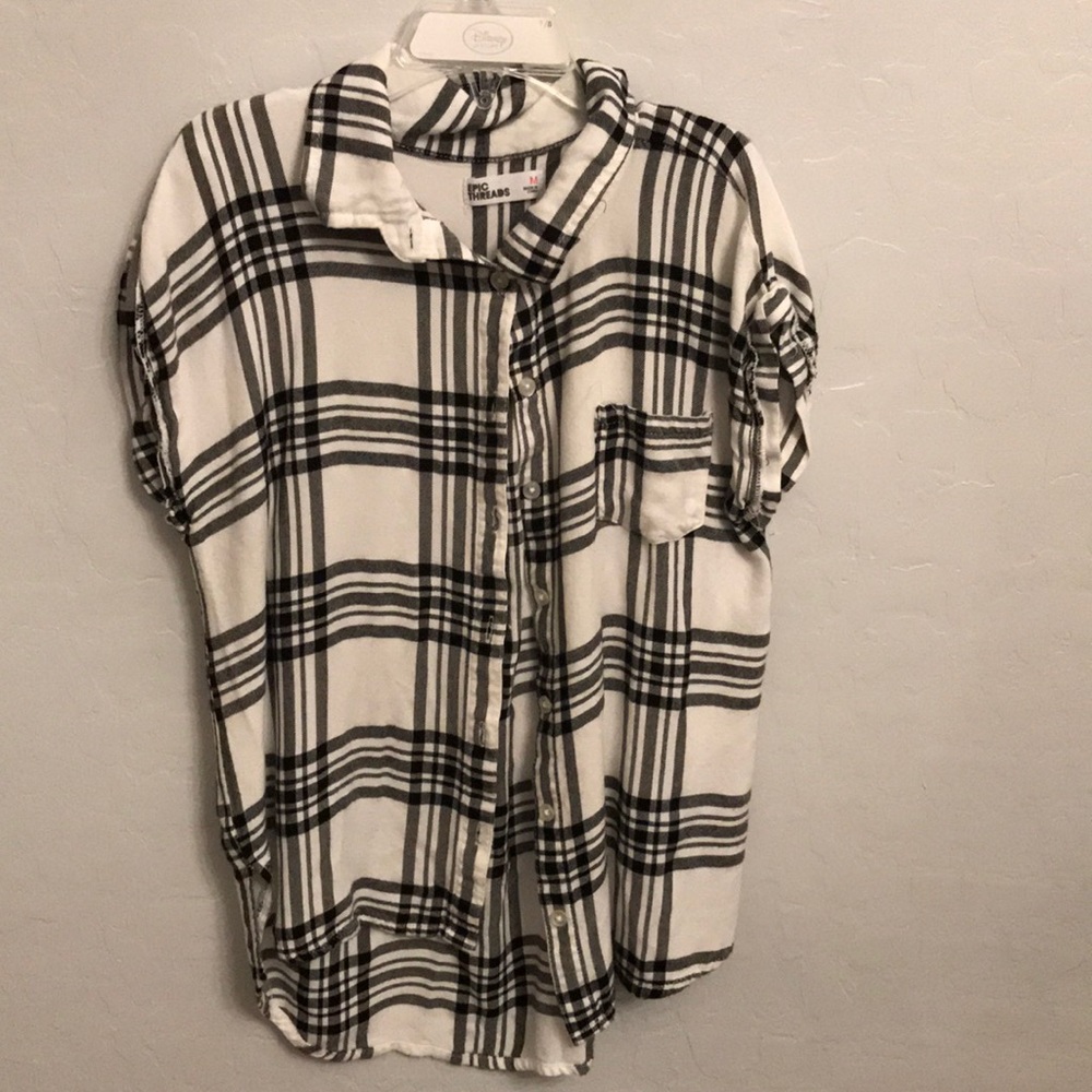 Button down plad shirt
